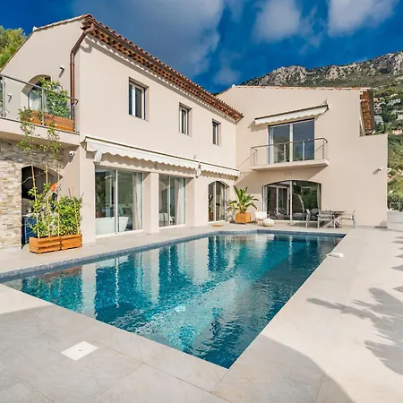 Jessie Holiday home